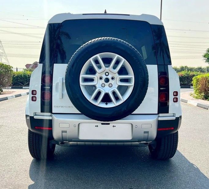 Новый Land Rover Defender 110 II, 2.0 л, 2024 в Дубае от Designo Cars Trading Белый цвет. Европейская | AUTO.AE