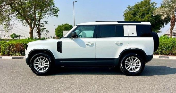 Новый Land Rover Defender 110 II, 2.0 л, 2024 в Дубае от Designo Cars Trading Белый цвет. Европейская | AUTO.AE