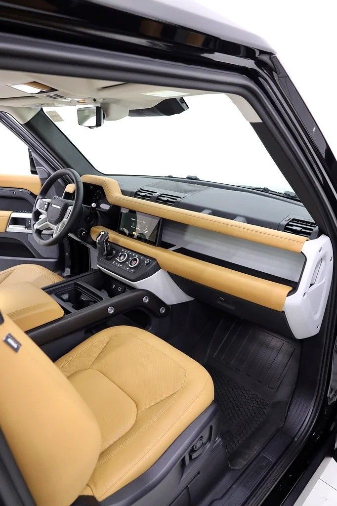 Новый Land Rover Defender 110 II, 2.0 л, 2024 в Дубае от Al Faris Motors Черный цвет. Other | AUTO.AE