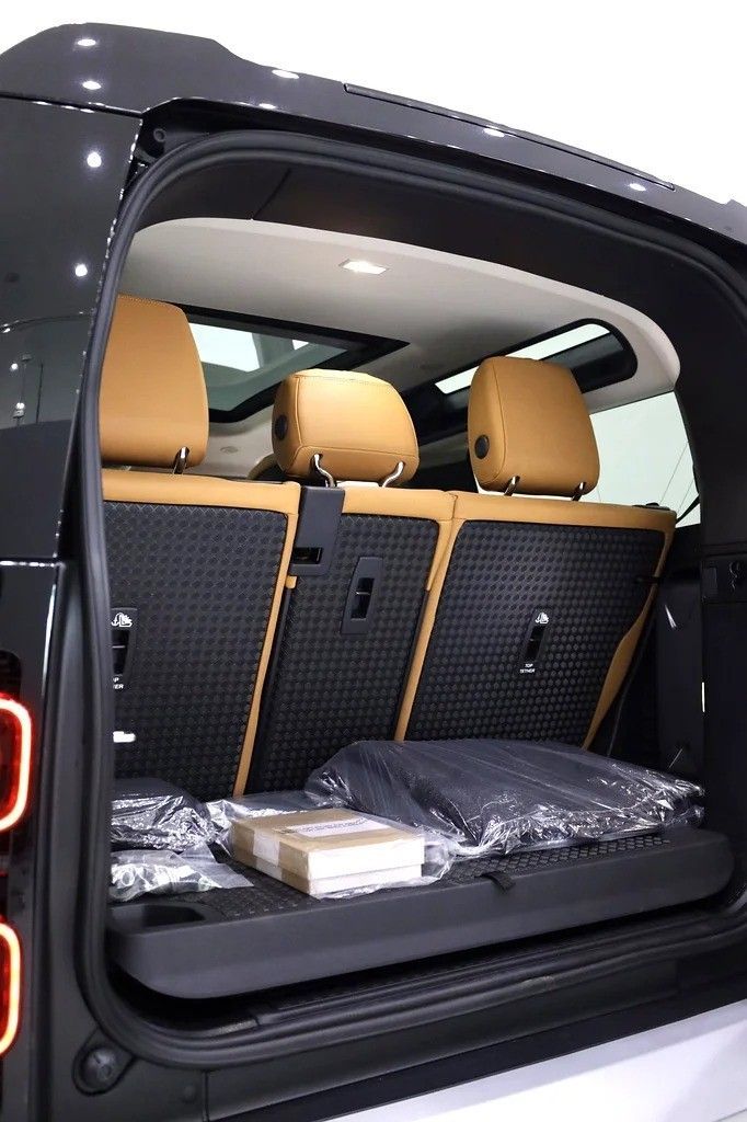 Новый Land Rover Defender 110 II, 2.0 л, 2024 в Дубае от Al Faris Motors Черный цвет. Other | AUTO.AE