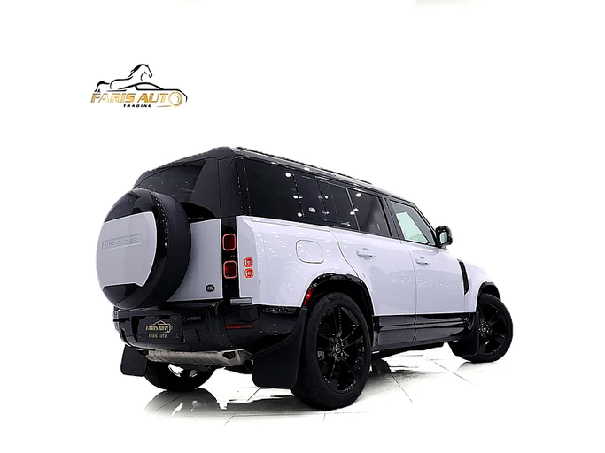 Подержанный Land Rover Defender P400 II, 3.0 л, 2023 в Дубае от Al Faris Motors Белый цвет. GCC | AUTO.AE