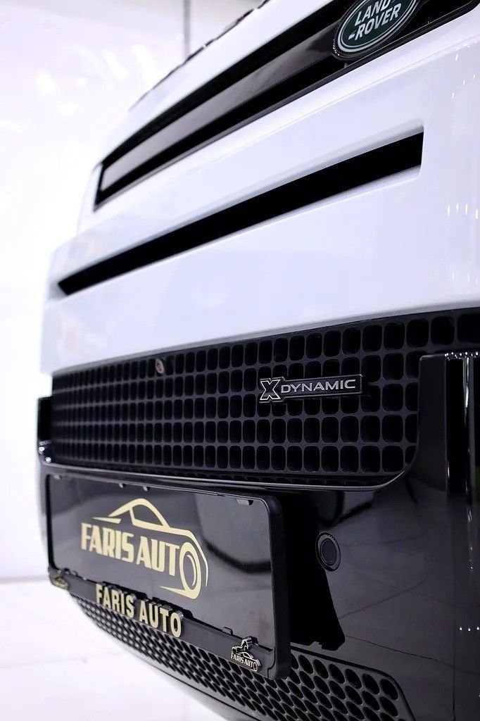 Подержанный Land Rover Defender P400 II, 3.0 л, 2023 в Дубае от Al Faris Motors Белый цвет. GCC | AUTO.AE