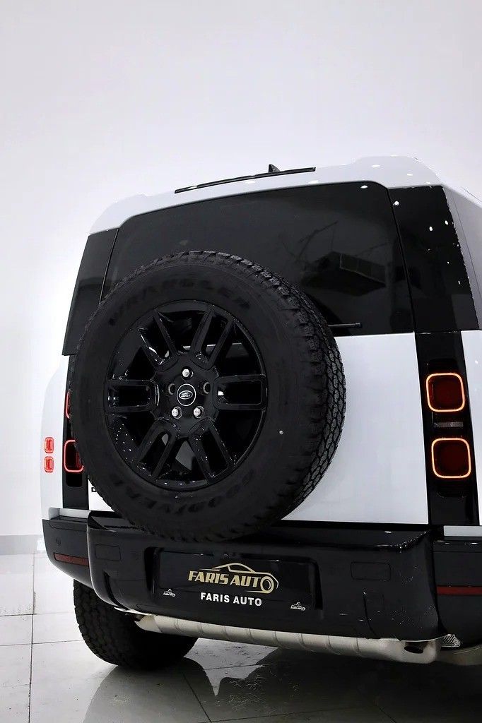 Подержанный Land Rover Defender 110 II, 2.0 л, 2024 в Дубае от Al Faris Motors Белый цвет. Other | AUTO.AE