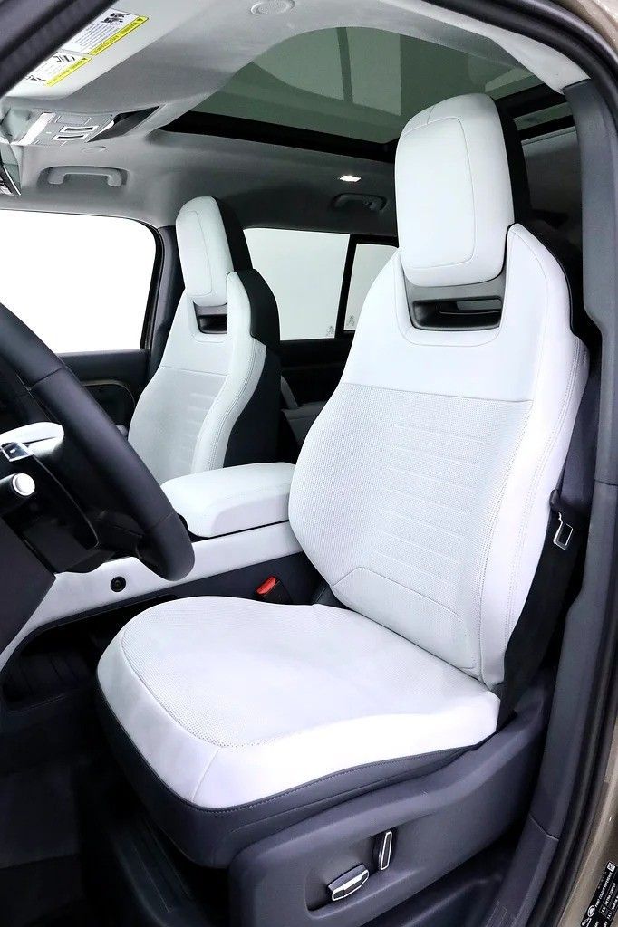 Подержанный Land Rover Defender Octa II, 4.4 л, 2025 в Дубае от Al Faris Motors Золотистый цвет. Other | AUTO.AE