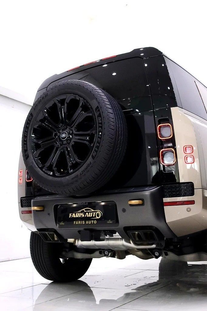 Подержанный Land Rover Defender Octa II, 4.4 л, 2025 в Дубае от Al Faris Motors Золотистый цвет. Other | AUTO.AE