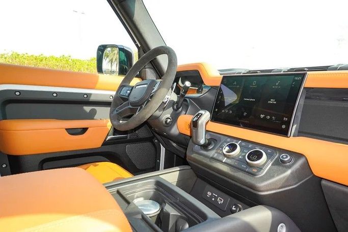 Новый Land Rover Defender 110 II, 5.0 л, 2023 в Дубае от Empire Motors Белый цвет. GCC | AUTO.AE