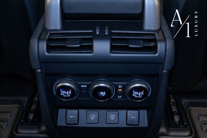 Подержанный Land Rover Defender 110 II, 5.0 л, 2023 в Дубае от A1 Luxury Motors Черный цвет. Европейская | AUTO.AE