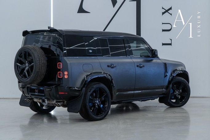 Подержанный Land Rover Defender 110 II, 5.0 л, 2023 в Дубае от A1 Luxury Motors Черный цвет. Европейская | AUTO.AE