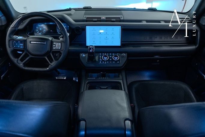 Подержанный Land Rover Defender 110 II, 5.0 л, 2023 в Дубае от A1 Luxury Motors Черный цвет. Европейская | AUTO.AE