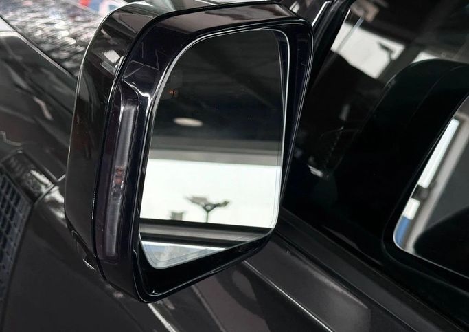 Подержанный Land Rover Defender 130 II, 3.0 л, 2024 в Дубае от The One Motors Серый цвет. Американская | AUTO.AE