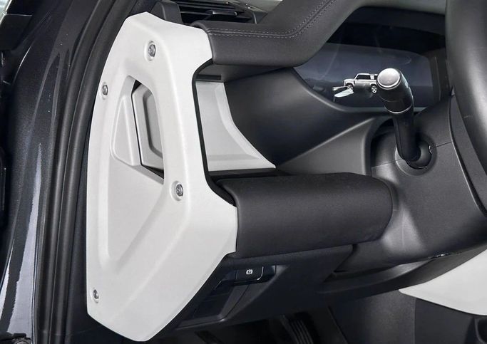 Подержанный Land Rover Defender 130 II, 3.0 л, 2024 в Дубае от The One Motors Серый цвет. Американская | AUTO.AE