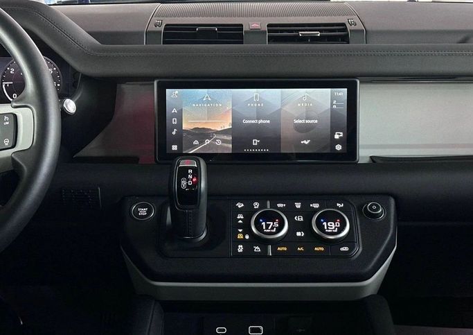 Подержанный Land Rover Defender 130 II, 3.0 л, 2024 в Дубае от The One Motors Серый цвет. Американская | AUTO.AE