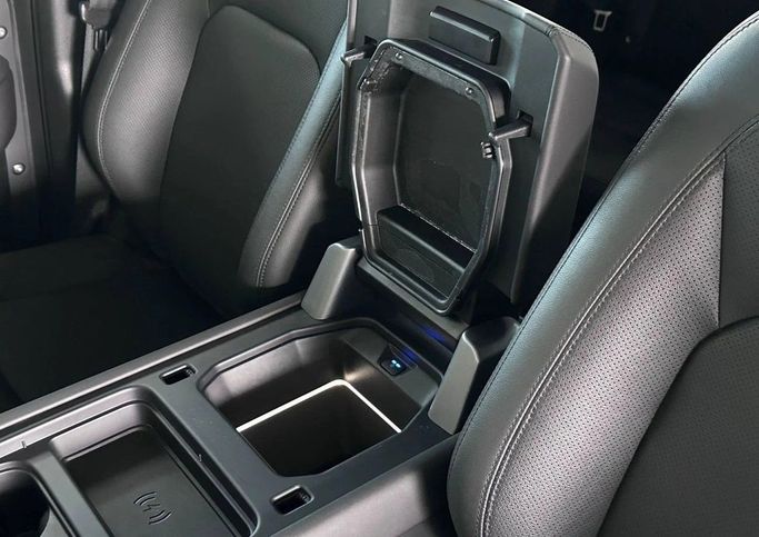 Подержанный Land Rover Defender 130 II, 3.0 л, 2024 в Дубае от The One Motors Серый цвет. Американская | AUTO.AE