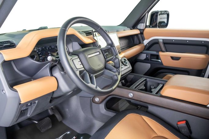 Подержанный Land Rover Defender 130 II, 3.0 л, 2023 в Дубае от The Car Superstore Белый цвет. Other | AUTO.AE