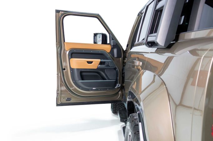 Подержанный Land Rover Defender 110 II, 3.0 л, 2023 в Дубае от The Car Superstore Другой цвет цвет. Other | AUTO.AE