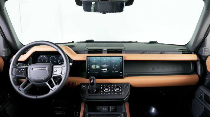 Подержанный Land Rover Defender P400 II, 3.0 л, 2024 в Дубае от The Car Superstore Серый цвет. Other | AUTO.AE