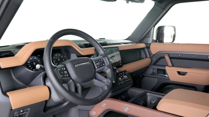 Подержанный Land Rover Defender P400 II, 3.0 л, 2024 в Дубае от The Car Superstore Серый цвет. Other | AUTO.AE