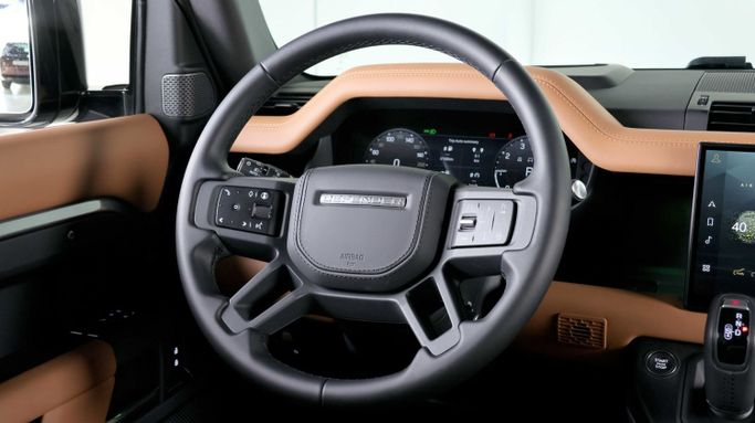 Подержанный Land Rover Defender P400 II, 3.0 л, 2024 в Дубае от The Car Superstore Серый цвет. Other | AUTO.AE