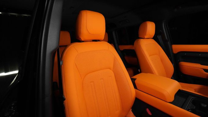 Новый Land Rover Defender 110 II, 3.0 л, 2022 в Дубае от Dourado Luxury Car Серый цвет. Европейская | AUTO.AE