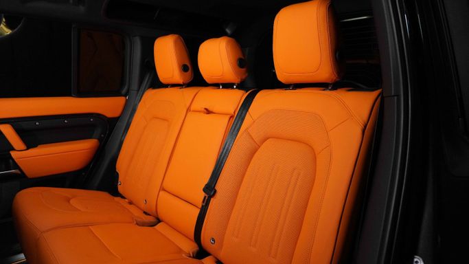 Новый Land Rover Defender 110 II, 3.0 л, 2022 в Дубае от Dourado Luxury Car Серый цвет. Европейская | AUTO.AE