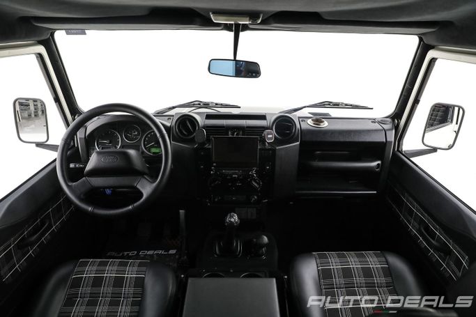 Подержанный Land Rover Defender 110 I Рестайлинг, 2.4 л, 2010 в Дубае от AUTO DEALS Белый цвет.  | AUTO.AE