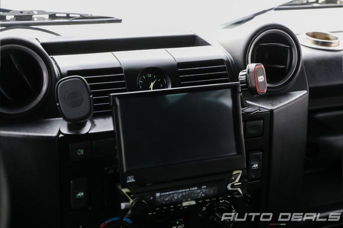 Подержанный Land Rover Defender 110 I Рестайлинг, 2.4 л, 2010 в Дубае от AUTO DEALS Белый цвет.  | AUTO.AE