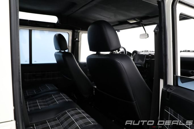 Подержанный Land Rover Defender 110 I Рестайлинг, 2.4 л, 2010 в Дубае от AUTO DEALS Белый цвет.  | AUTO.AE