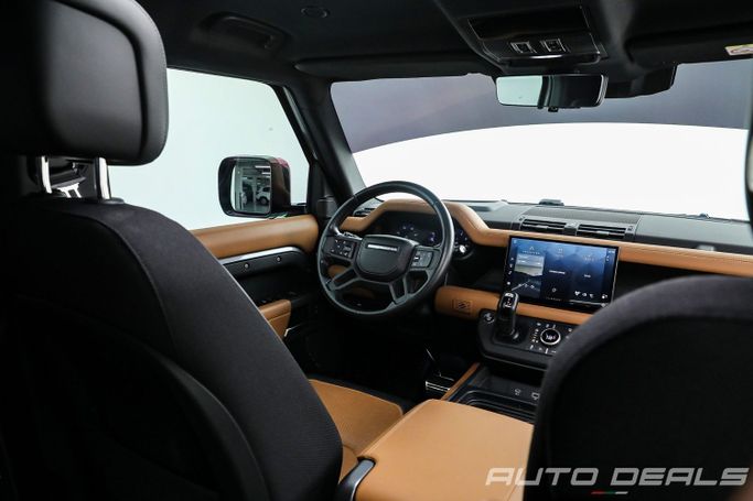 Подержанный Land Rover Defender 110 II, 3.0 л, 2023 в Дубае от AUTO DEALS Серый цвет. GCC | AUTO.AE