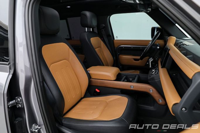 Подержанный Land Rover Defender 110 II, 3.0 л, 2023 в Дубае от AUTO DEALS Серый цвет. GCC | AUTO.AE