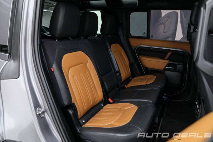 Подержанный Land Rover Defender 110 II, 3.0 л, 2023 в Дубае от AUTO DEALS Серый цвет. GCC | AUTO.AE