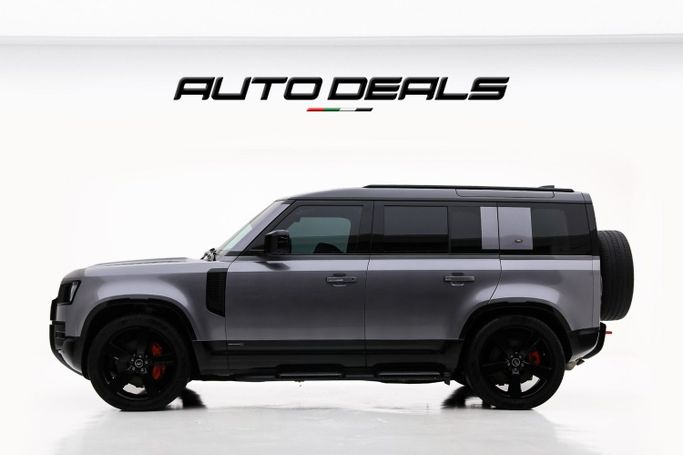 Подержанный Land Rover Defender 110 II, 3.0 л, 2023 в Дубае от AUTO DEALS Серый цвет. GCC | AUTO.AE