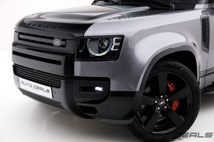 Подержанный Land Rover Defender 110 II, 3.0 л, 2023 в Дубае от AUTO DEALS Серый цвет. GCC | AUTO.AE
