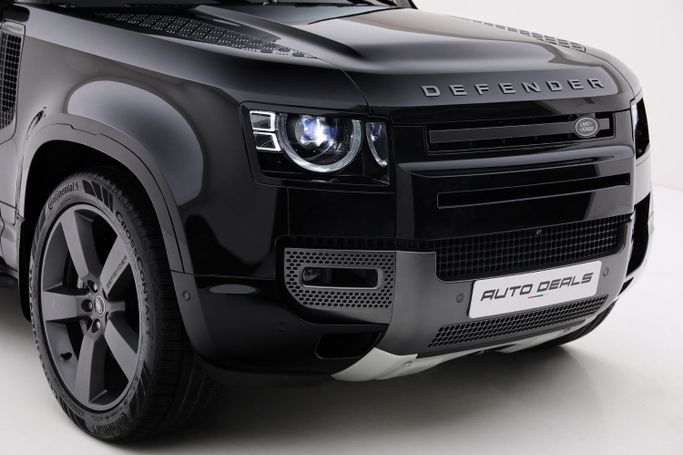 Подержанный Land Rover Defender 90 II, 5.0 л, 2023 в Дубае от AUTO DEALS Черный цвет. GCC | AUTO.AE