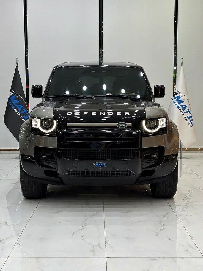 Подержанный Land Rover Defender P400 II, 3.0 л, 2023 в Дубае от 4 Matic Motors Серый цвет. Other | AUTO.AE
