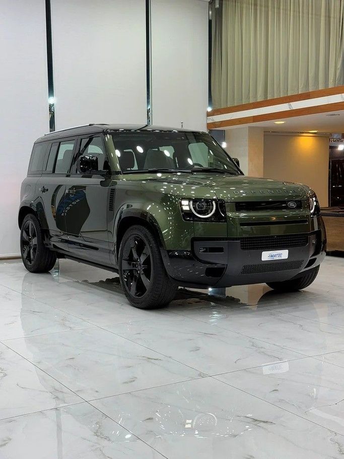 Новый Land Rover Defender 110 II, 3.0 л, 2026 в Дубае от 4 Matic Motors Зеленый цвет. GCC | AUTO.AE