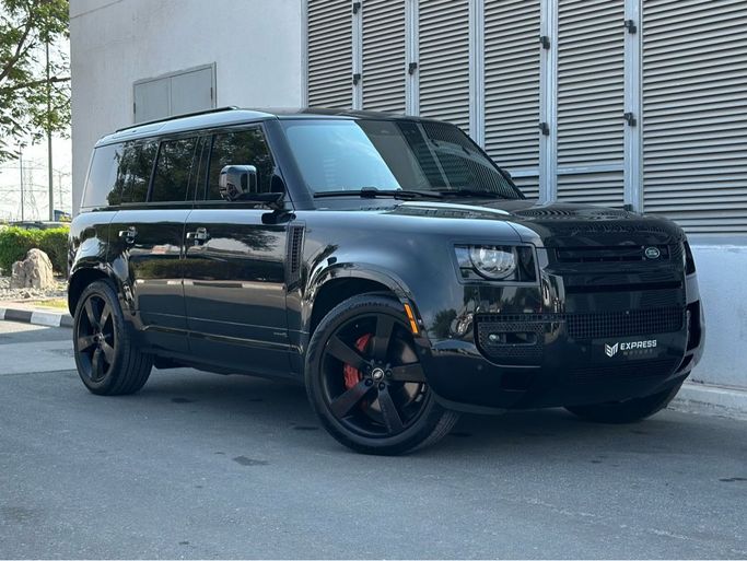 مستعملة Land Rover Defender P400 ثانياً, 3.0 l, 2023 في في دبي من Express Motors، اللون أسود. أخرى | AUTO.AE