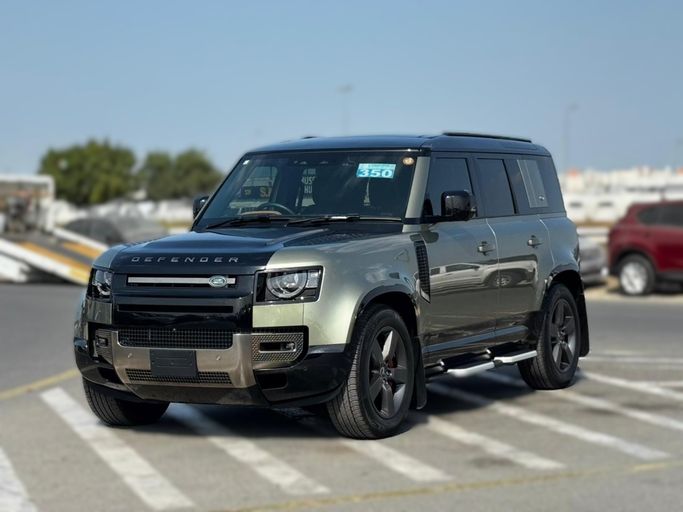 مستعملة Land Rover Defender 130 ثانياً, 3.0 l, 2023 في في دبي من AL HUSNAIN MOTORS FZE، اللون أخضر.  | AUTO.AE | إعلان #243863