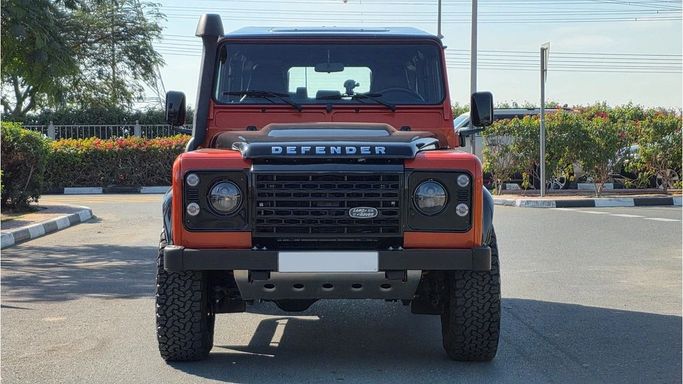 مستعملة Land Rover Defender 110 أنا فيس ليفت, 2.2 l, 2016 في في دبي من Alwan Global Cars، اللون برتقالي.  | AUTO.AE | إعلان #248080