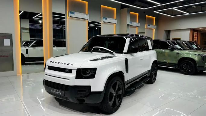 مستعملة Land Rover Defender 110 ثانياً, 5.0 l, 2025 في في دبي من Sultan Al Kutbi Motors، اللون أبيض. مواصفات الخليج | AUTO.AE | إعلان #260413