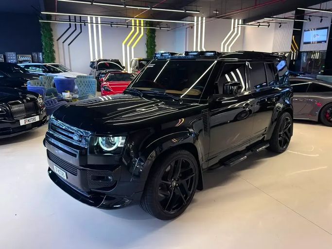 مستعملة Land Rover Defender P400 ثانياً, 3.0 l, 2023 في في دبي من GE Motors، اللون أسود. مواصفات الخليج | AUTO.AE | إعلان #264991