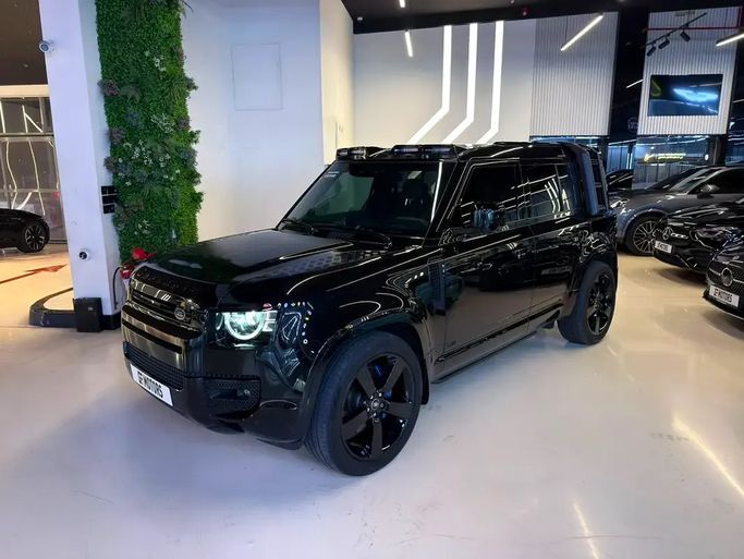 مستعملة Land Rover Defender 110 ثانياً, 5.0 l, 2025 في في دبي من GE Motors، اللون أسود. مواصفات الخليج | AUTO.AE | إعلان #264992