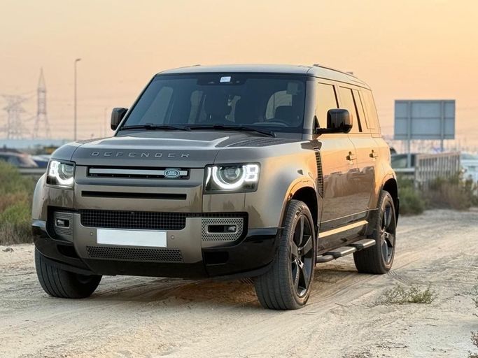 مستعملة Land Rover Defender 110 ثانياً, 3.0 l, 2025 في في دبي من World Center Motors FZE، اللون رمادي. مواصفات الخليج | AUTO.AE | إعلان #267638