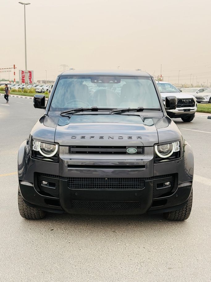مستعملة Land Rover Defender P400 ثانياً, 3.0 l, 2024 في في دبي من REAAN MOTORS FZE، اللون رمادي. المواصفات الأسترالية | AUTO.AE | إعلان #272539