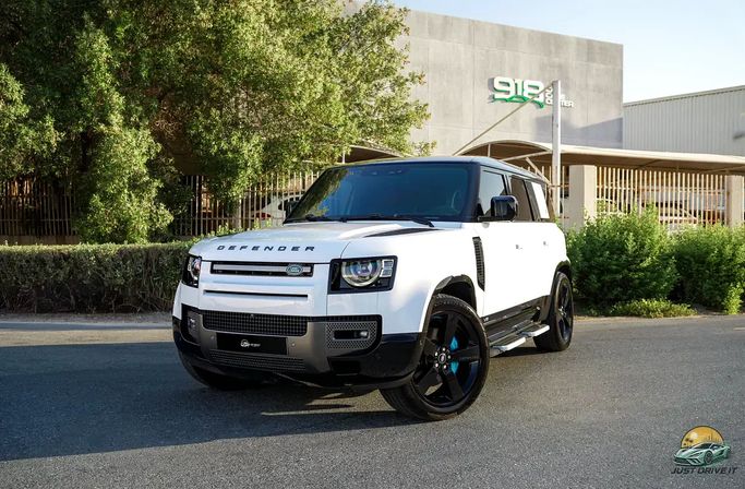 مستعملة Land Rover Defender 110 ثانياً, 5.0 l, 2022 في في دبي من JUST DRIVE IT، اللون أبيض. مواصفات الخليج | AUTO.AE | إعلان #273492