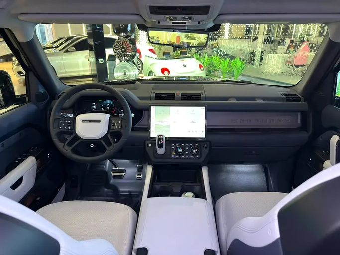 جديدة Land Rover Defender Octa ثانياً، 4.4 لتر، 2026 في الإمارات، دبي من GE Motors، اللون أزرق. مواصفات الخليج | AUTO.AE | إعلان #295591 — صورة 11 من 17