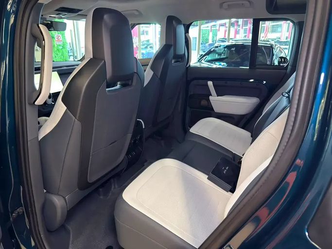 جديدة Land Rover Defender Octa ثانياً، 4.4 لتر، 2026 في الإمارات، دبي من GE Motors، اللون أزرق. مواصفات الخليج | AUTO.AE | إعلان #295591 — صورة 15 من 17