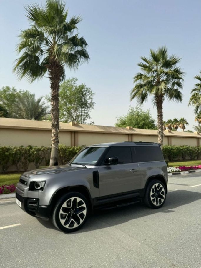 Used Land Rover Discovery P360 V Facelift, 3.0 l, 2022 in Dubai by Lahbab Motors, Grey color. GCC Specs | AUTO.AE