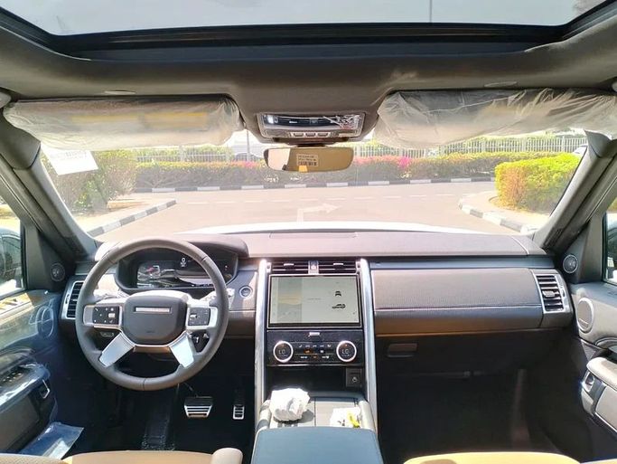 New Land Rover Discovery P360 V Facelift, 3.0 l, 2024 in Dubai by Space Motors, White color. American Specs | AUTO.AE
