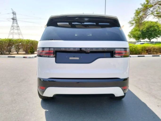 New Land Rover Discovery P360 V Facelift, 3.0 l, 2024 in Dubai by Space Motors, White color. American Specs | AUTO.AE