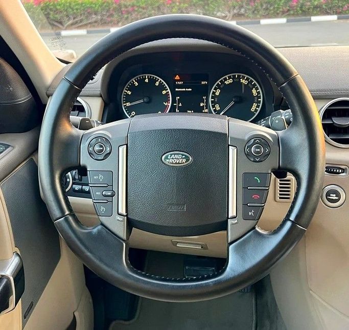 Подержанный Land Rover Discovery P340 IV Рестайлинг, 3.0 л, 2014 в Дубае от Designo Cars Trading Синий цвет. GCC | AUTO.AE